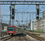 Bem 550 003 is arriving in Geneva Main Station. 
30.06.2010