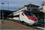 A SBB ETR 610 to Basel by his stop in Domodossola.
18.09.2017