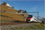 A SBB ETR 610 from Milan to Geneva near Lutry.
03.11.2017