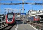 While the SBB Re 6/6 11622 (Re 620 022-4)  Suhr  waits in the background in Lausanne for its onward journey, an SBB RABe 502  Twindexx  has arrived on plattform 4 as an IC1.