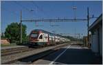 The SBB RABe 511 020 is the S5 on the way form Bex to Grandson. This service is leaving Roche VD.

12.05.2022