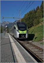 The BLS RABe 528 121 is traveling from Zweisimmen to Bern and maks a stop in Weissenburg. October 7, 2023