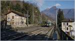 A BLS  Lötschberger  on the way to Domodossola by his stop in Preglia.
07.01.2017