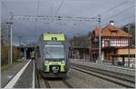 The BLS Lötschberger 535 116 on the way to Bern makes a short stop in Muelenen.