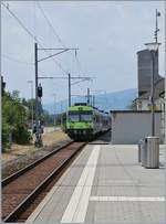 A BLS local train is leaving Büren an der Aare on the way to Lyss.