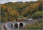 The Blonay Chamby Bernina Bahn Ge 4/4 81 with his train on the way to Blonay on the Baye de Clarnes Viadukt.  

11.10.2020