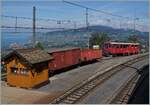 The RhB Bernina Bahn ABe 4/4 I N° 35 by the Blonay Chamby Railway is leaving Chamby on the way to Chaulin. 


26.06.2021

