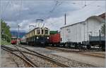 The MOB DZe 6/6 2002 of the Blonay Chamby Railway has arrived in Blonay with its mixed passenger and freight train. On the right side of the image, a historic GFM coach can be seen, which was exhibited for some time in Vevey and is now located in Bro ...