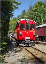 RhB Bernina järnväg ABe 4/4 I nr 35 från Blonay Chamby järnväg växlar efter ankomst.