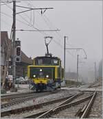 The SNCF C 20155 UIC No. 97 85 1 932-0 (formerly SBB Ee 3/3 II 16515, ex SNCF C 20155) belonging to the ‘Team C-20155’ association is comming back from the Klus and is arriving on the Balsthal station. 

8 November 2025