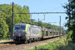 Le BLS Cargo 475 421 avec un train de wagons vides en route vers le port d'Anvers.