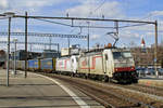 XR 186 902 hauls an intermodal service for Milan through Thun on 23 March 2017.