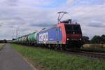 Il 23 luglio 2025 SBB Cargo 482 014 traina un convoglio cisterna attraverso Kaarst Broicherseite.