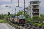 On a rainy 13 May 2026 SBBCI 193 452 hails train 40201 -the Busto Arsizio intermodal shuttle train- through K�ln S�d.