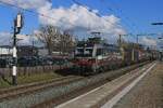 On a sunny 26 February 2025 SBBCI 193 547 hauls a diverted intermodal service through Oisterwijk.