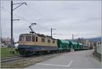 The IRSI Re 4/4 II 11387 (Re 421 387-2) in service by the BAM MBC in Gland with a cargo train to Morges (-Apples) 04.03.2024