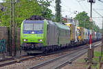 On 30 May 2019 BLS 485 013 plus intermodal service speeds through Bad Krozingen toward Basel.