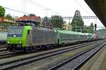 On 29 May 2019, BLS 485 008 hauls another intermodal into Spiez to become assist locos, but what is ddifferent is the fact, that this train carries two truck driver coaches behind the loco instead of