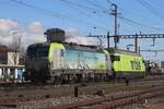 On 13 February 2024 BLS 475 413 hauls a Class 465 through Pratteln and gets photographed from a well-known vantage point.