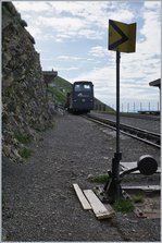 The BRB Hm 2/2 N° 10 at the sumit Station Brinezer Rothorn. 08.07.2016