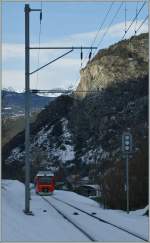Between the wintertime in the Alps the glens are very often the shadow.
M-O Local train on the way to Martigny.
27.01.2013