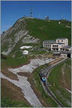 The Bhe 2/4 207 on the Rochers de Naye.