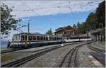 The Bhe 4/8 301 and 305 by his stop in Glion.