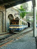 A Rochers de Naye train is arriving at Montreux Station.