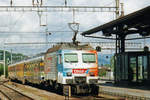 SOB 446 017 pushes a VorAlpenExpress out of Pfäffikon SZ on 27 May 2002.