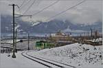 The ASD BDe 4/4 402 wiht his Bt on the way to Les Diablerets by the Castle of Aigle.