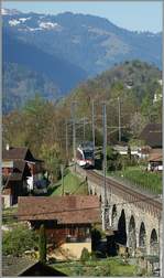 A zb RABe 130 by Ringenberg on the way to Meiringen.