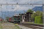 Finally, a  real  Brünig Railway train in Meiringen again! The SBB HGe I4/4 1992 Giswil arrives at Meiringen station with its special train celebrating the  20 Years of the Zentralbahn  anniversary. The locomotive, with its typical SBB face resembling an Ae 6/6 or Re 4/4 II, was acquired in 1954 along with the HGe 4/4 1991 to relieve the pressure on the Dhe 4/4 on the Brünig Railway's mountain section. The locomotive is so powerful that, on the one hand, it was given the name  Muni,  but, on the other, the locomotive's transmission wasn't quite up to the task.  Muni  means something like  bulky bull.  A good 43 years ago, I was able to photograph an SBB Brünig Railway HGe 4/4, and now I finally had the pleasure of capturing this beautifully designed locomotive again. August 23, 2025