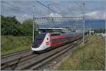 Täta trafikflöden med TGV-tåg på sträckan Genève - La Plaine - (Frankrike): Först passerade TGV Lyria 9764 från Genève till Paris Gare de Lyon med tågset 4728 Vernier på väg mot La Plaine, och strax därefter (här sedd) TGV Lyria 9756 från Lausanne till Marseille med tågset 4716.

1 juni 2026