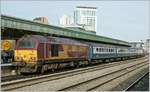 The EWS 67017 and 67022 wiht a local train in Cardiff.
21.04.2010