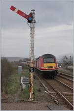 The Virgin East Coast Train HST 125 43320 (Class 43) is leaving Stonehavn ontisway to Aberdeen.