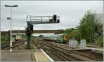 A  Southern  Class 377 is arriving at Gatwick Station.