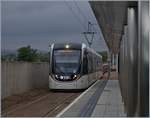 A Edinburgh Tram is arriving at the Airport.