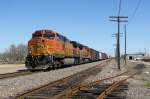 The two BNSF engines 5456 (Dash 9) and 8629 (B40-8) with a mixed fright train in Rosenberg (Texas). 05.03.2008.