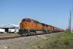 Two Dash 9 (the numbers are 5021 and 811) of the BNSF with a freight train in Galveston (Texas). 09.02.2008.