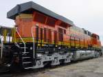 BNSF 5876 with only a few stains on its fuel tank indicate this lok is newly delivered.