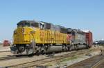 Two Union Pacific engines are standing with a freight train in a yard in Houston (Texas).