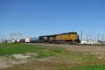 A mixed freight train is pulled by the engines 5682 of the UP and 9816 of the NS. The picture was made in Sealy (Texas) on 11.03.2008.