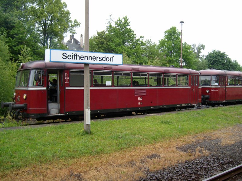 Tribwagen der SBE(Mandaubahn) vor der fahrt nach Liberec(CZ) ber Zittau in Seifhennersdorf am 15.05.2009 