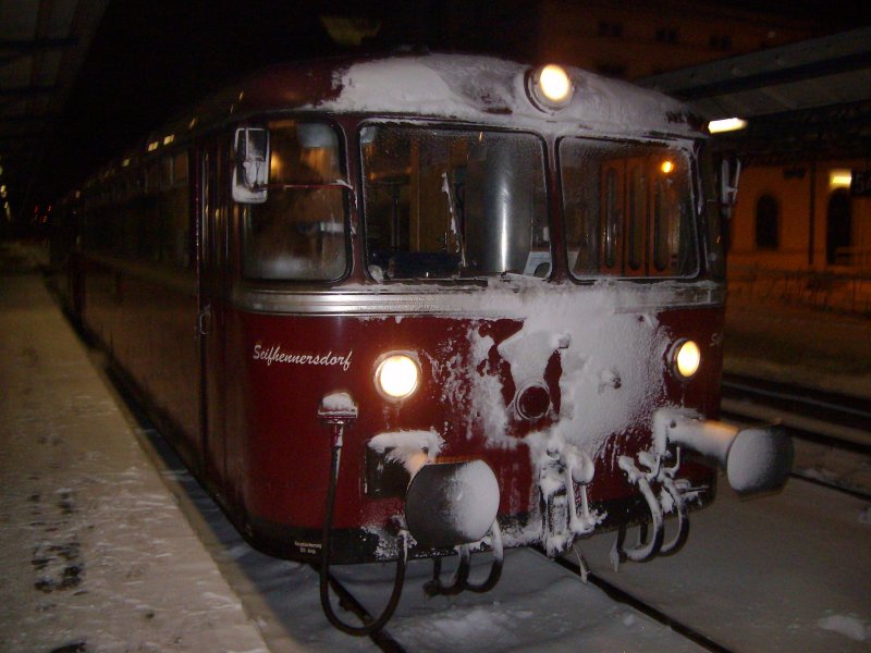 Triebwagen der SBE Abfahrbreit in Zittau nach Seifhennersdorf (Mandaubahn)05.01.2009