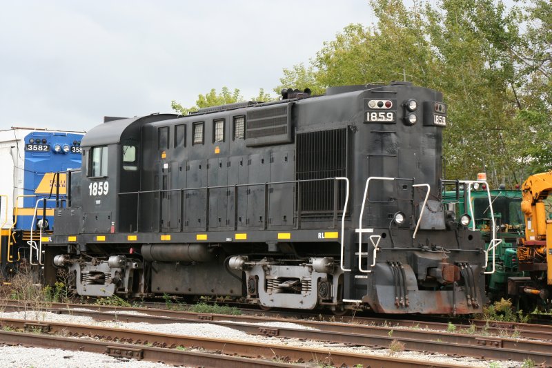 Trillium Railway Co Ltd. TRRY RS18 1859 on 04.10.2009 at Tillsonburg.
