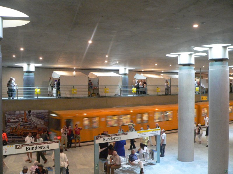 U55 is the newest metro line in Berlin. It's length is only 1,8 km and it has only three stations: Hauptbahnhof, Bundestag (Reichstag), Brandenburger Tor. 2009-08-08