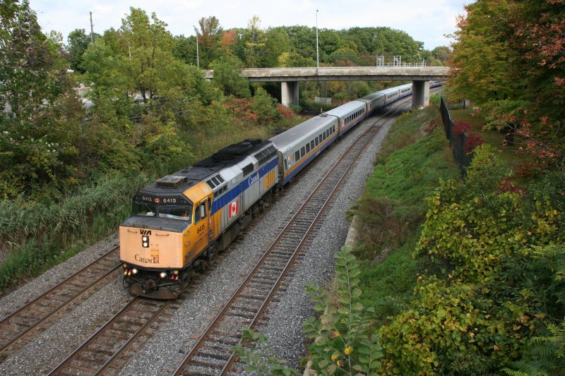 VIA Train with F40PH-2 6415 on 3.10.2009 at Bayview Junction. 
