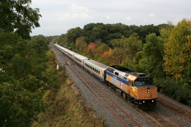 VIA Train with F40PH-2 6415 and F40PH-2 6403 on 3.10.2009 at Bayview Junction after changing in the triangular junction. 

