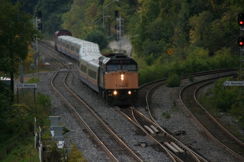 VIA Train with F40PH-2 6415(in fornt) and F40PH-2 6403(back) on 3.10.2009 at Bayview Junction. Now the train changes into the triangular junction and comes back.
