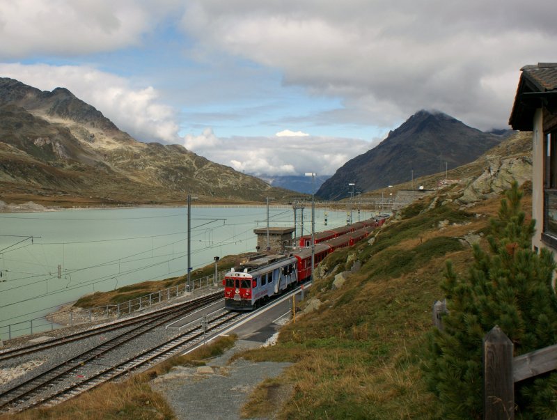 View of the Station Ospizia Bernina (2253 meters over sealevel
(17.09.2009)
